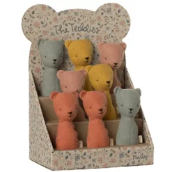 Maileg Knuffelrammelaar Teddy - Assorti -Maileg Winkel 16 1910 00 maileg knuffelrammelaar teddy assorti ilovespeelgoed.nl