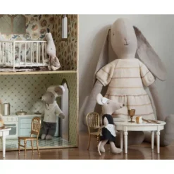 Maileg Knuffelmuis Grote Zus - Dienstmeisje - 15 Cm -Maileg Winkel 17 2200 00 maileg knuffelmuis grote zus dienstmeisje 15 cm ilovespeelgoed.nl