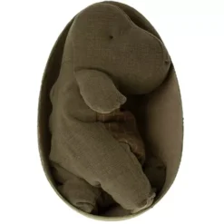 Maileg Knuffeldino In Ei Medium - Forrest Green - 37 Cm -Maileg Winkel maileg knuffeldino in ei medium forrest green2