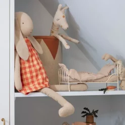 Maileg Knuffelkonijn Geruite Jurk - Maat 5 - 64 Cm -Maileg Winkel maileg knuffelkonijn geruite jurk maat 5 64 cm 3