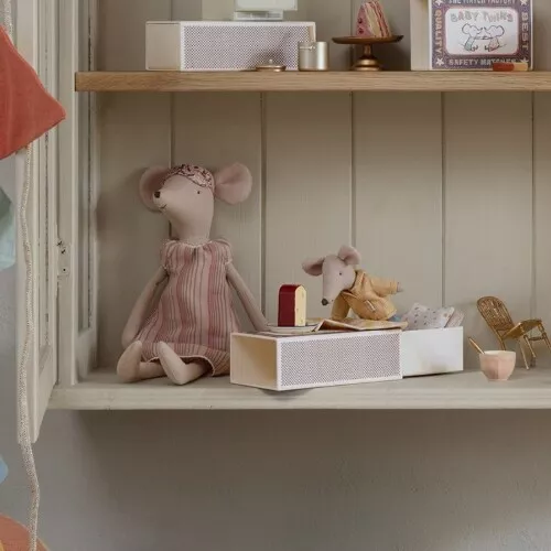 Maileg Knuffelmuis Grote Broer In Luciferdoosje - Geruite Jas - 12 Cm 5 Maileg Knuffelmuis Grote Broer In Luciferdoosje - Geruite Jas - 12 Cm - Image 3