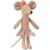 Maileg Knuffelmuis Grote Zus - Ballerina Met Pompon - 12 Cm 2 Maileg Knuffelmuis Grote Zus - Ballerina Met Pompon - 12 Cm -Maileg Winkel maileg knuffelmuis grote zus ballerina met pompon 12 cm 1