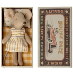 Maileg Knuffelmuis Grote Zus In Luciferdoosje - Gestreepte Jurk Multicolor - 12 Cm -Maileg Winkel maileg knuffelmuis grote zus gestreepte jurk multicolor2