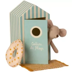 Maileg Knuffelmuis Kleine Broer - Strandhokje - 11 Cm -Maileg Winkel maileg knuffelmuis kleine broer strandhut1