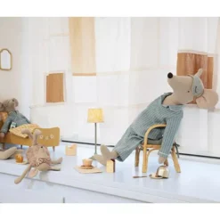 Maileg Knuffelmuis In Pyjama - Maxi - 50 Cm 7 Maileg Knuffelmuis In Pyjama - Maxi - 50 Cm -Maileg Winkel maileg knuffelmuis pyjama maxi 49 cm 3