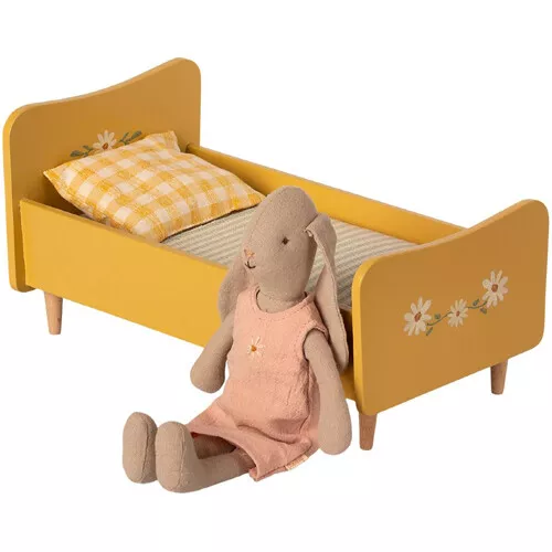 Maileg Poppenbed Geel - 26 Cm - Afbeelding 2