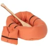 Maileg Poppenboot Met Zwemvest - 12,5 Cm -Maileg Winkel maileg poppenboot