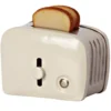Maileg Poppenhuis Broodrooster Off-white - 4,5 Cm -Maileg Winkel maileg poppenhuis broodrooster off white