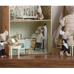 Maileg Poppenhuis Stoel Goud -Maileg Winkel maileg poppenhuis eetkamerstoelen goud1