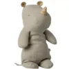 Maileg Safari Friends Neushoorn - Lichtgrijs - 34 Cm 1 Maileg Safari Friends Neushoorn - Lichtgrijs - 34 Cm -Maileg Winkel maileg safari friends neushoorn lichtgrijs 34 cm